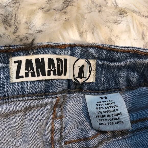 3/$15 🌻 Zanadi Light Wash Mid Rise Denim Jean Shorts - Picture 6 of 12